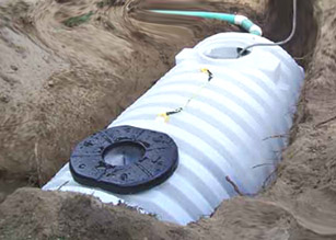 Plastic septic tank
